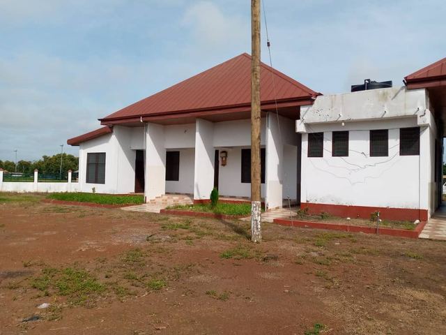Office / admin building — Photo 11