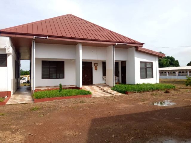 Office / admin building — Photo 12