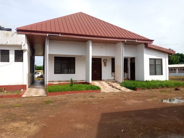 Office / admin building — Photo 14