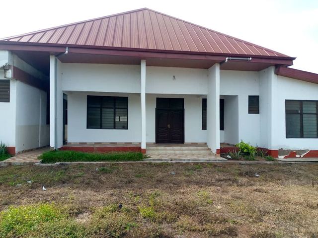 Office / admin building — Photo 17