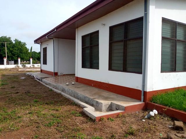 Office / admin building — Photo 23