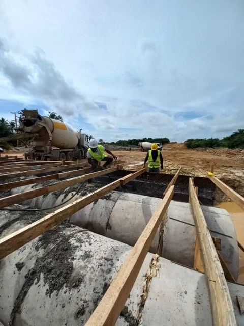 Road excavation & plant — Photo 5