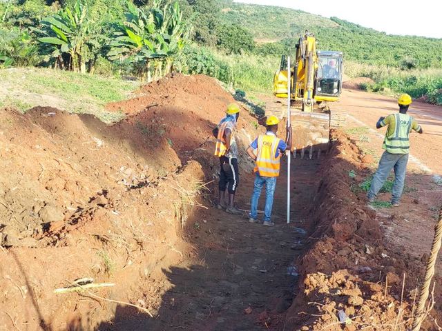 Road excavation & plant — Photo 1