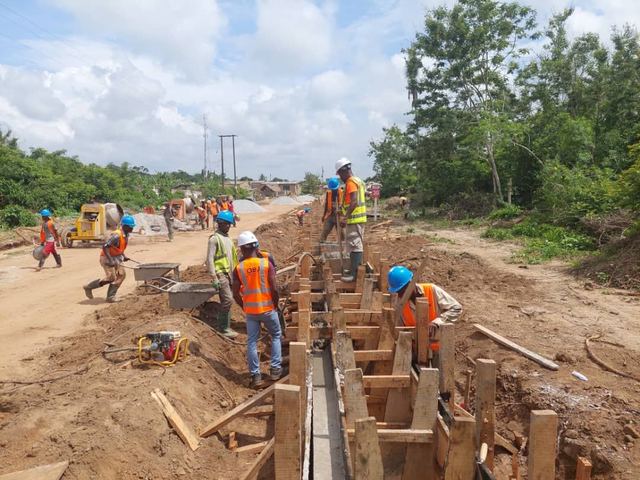 Road excavation & plant — Photo 11