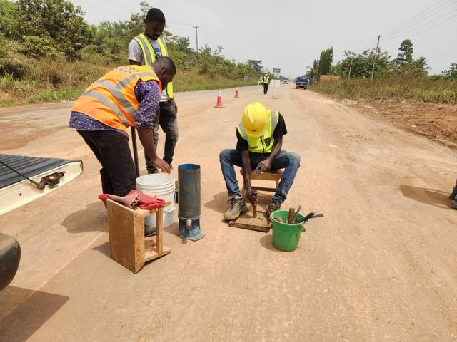 Nhyieso road project — Photo 2