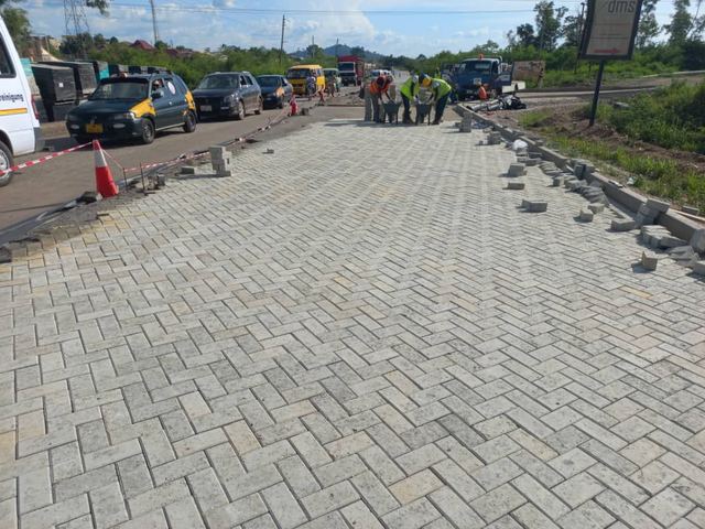 Nhyieso road project — Photo 4