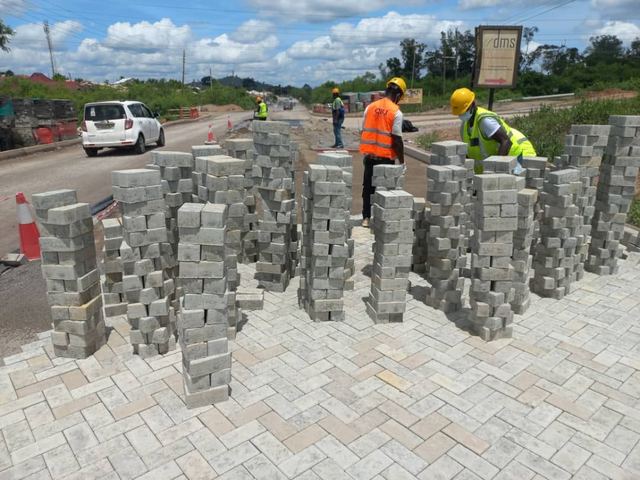 Nhyieso road project — Photo 5