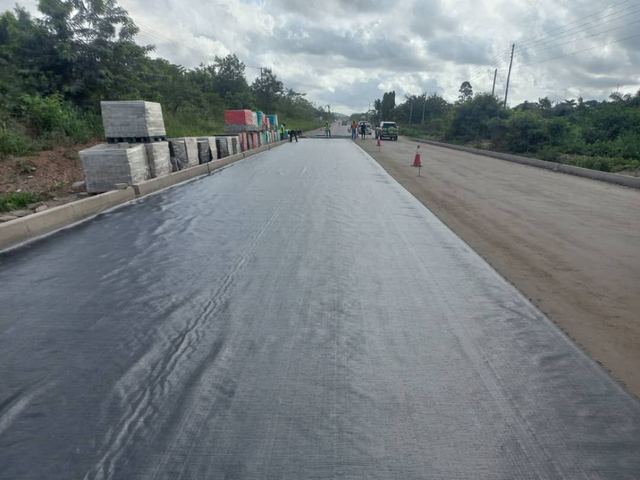 Nhyieso road project — Photo 12