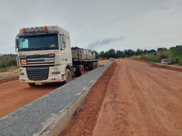 Road base & materials haulage — Photo 1