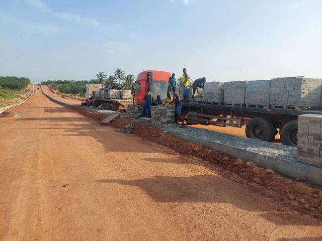 Road base & materials haulage — Photo 3