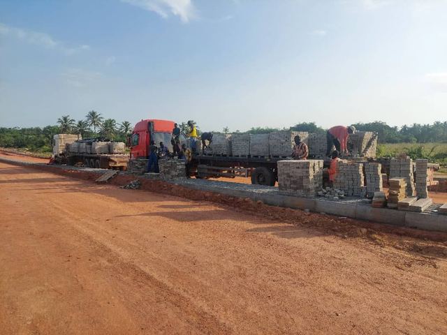 Road base & materials haulage — Photo 4