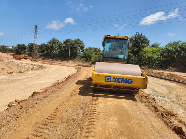 Road base & materials haulage — Photo 6