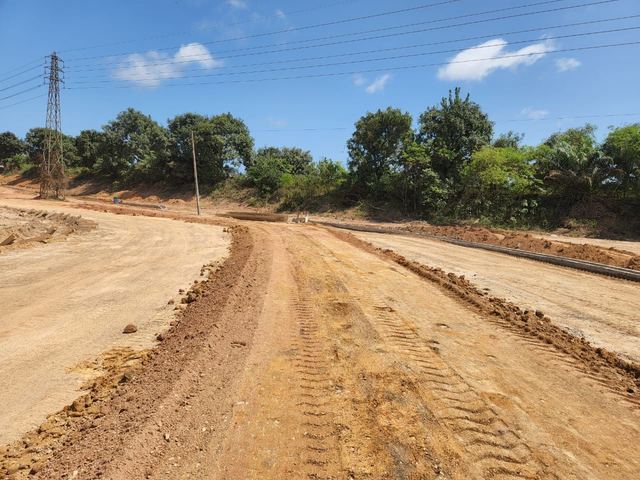 Road base & materials haulage — Photo 7
